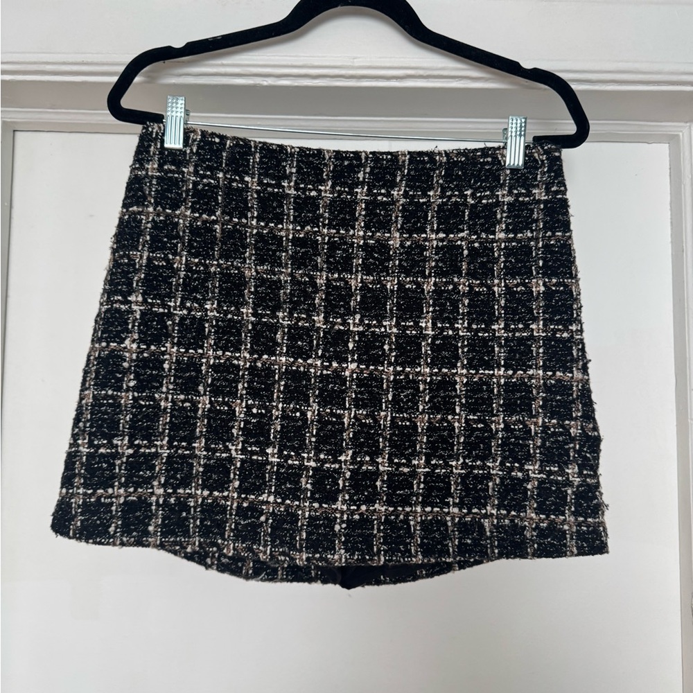 Abercrombie Black and White Tweed Skort